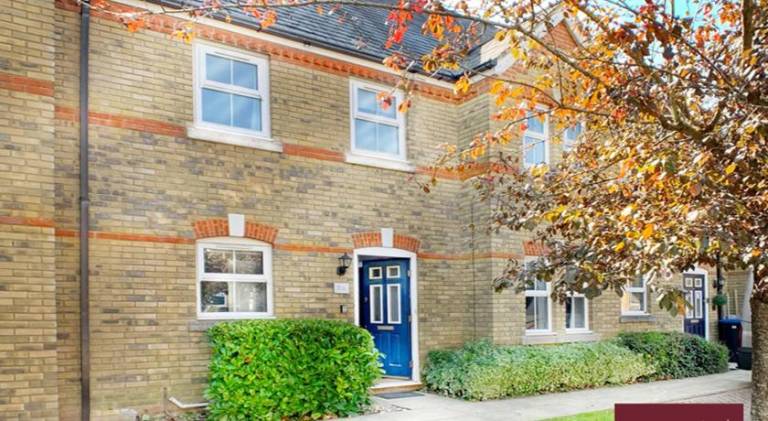 House with 2 rooms for 4 persons in Woking