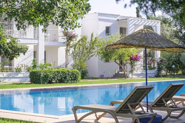 Fully equipped lovely apartment with pool & yard | Close to the beach | Pet-friendly in Mugla