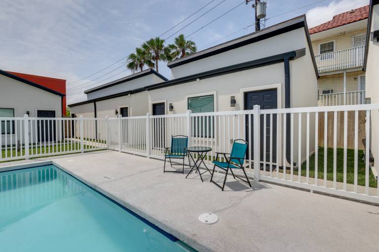 SPI Stay in Entertainment District, Pets Welcome! in South Padre Island, TX
