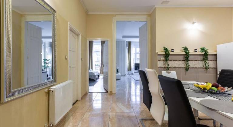 Luxury Downtown Home by Anna — photo 3