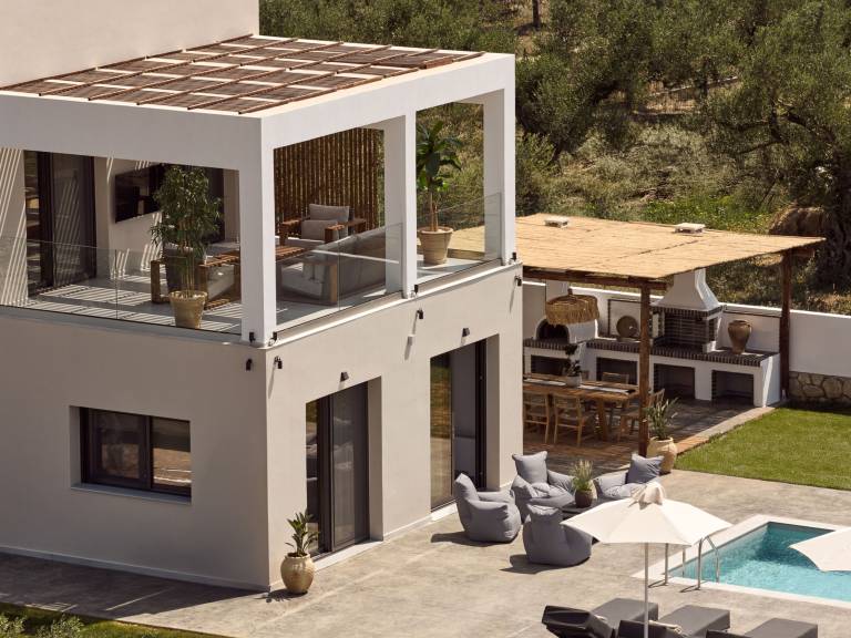 Villa with private pool, garden & barbeque | Garden view — photo 2