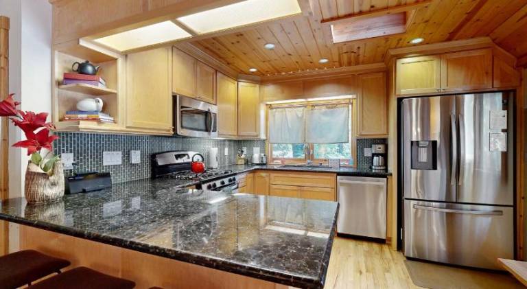 Vacation home with jacuzzi — photo 3