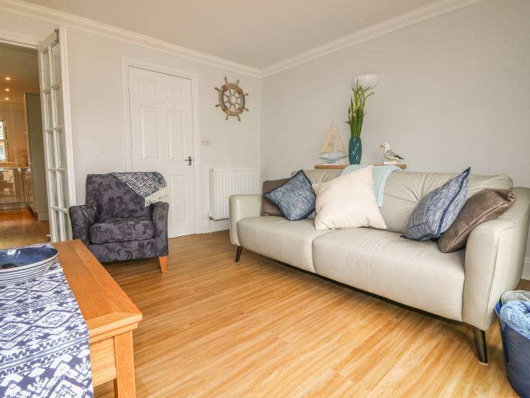 Family-oriented cottage with terrace, BBQ & yard | Beach view | Beach nearby | Pets allowed — photo 4