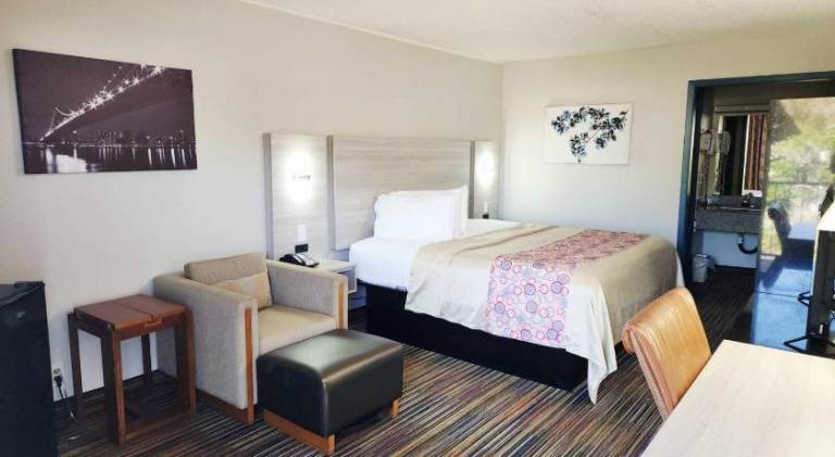 Discovery Inn & Suites Lafayette — photo 2