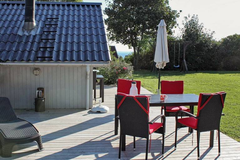 House with garden, terrace & barbeque — photo 3