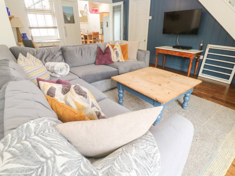 Cottage with yard & barbecue | Beach view — photo 4