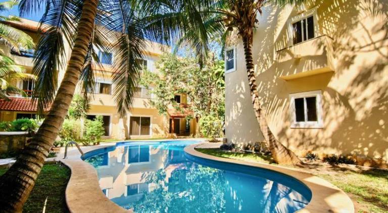 Ample vacation home with pool | Pets allowed — photo 2