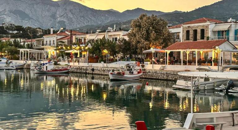 Wonderful villa with yard, terrace & barbecue | Perfect for remote work | Dogs allowed in Samos