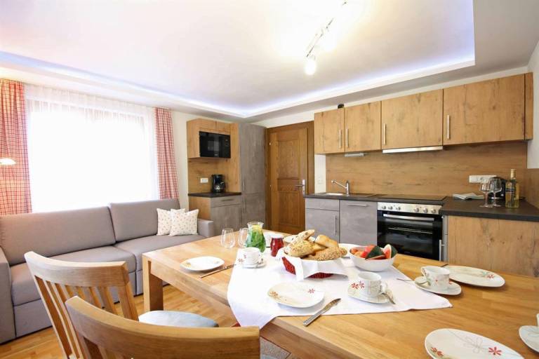 Rental apartment with barbeque & yard — photo 2