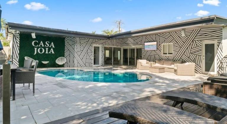Villa with pool in Sunny Isles Beach, FL