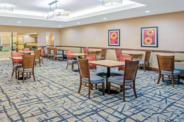 La Quinta Inn & Suites by Wyndham Lawton / Fort Sill — photo 4
