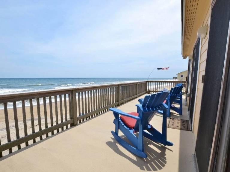 This charming beach house is the perfect year-round retreat. — photo 4