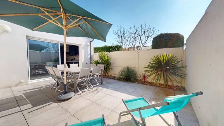 Vacation home with yard, barbeque & patio in Saint-Gilles-Croix-de-Vie