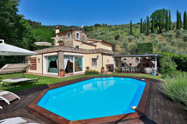 Farm with private pool, yard & barbeque — photo 2