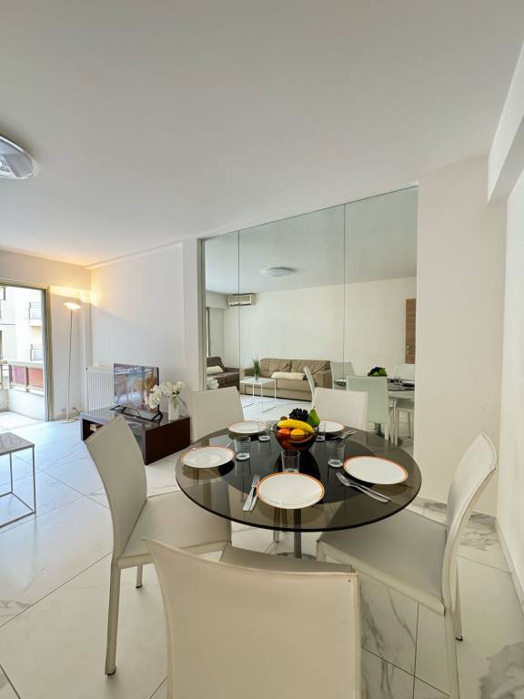 PHIL / Grand deux chambres terrasse 200m plage — photo 4