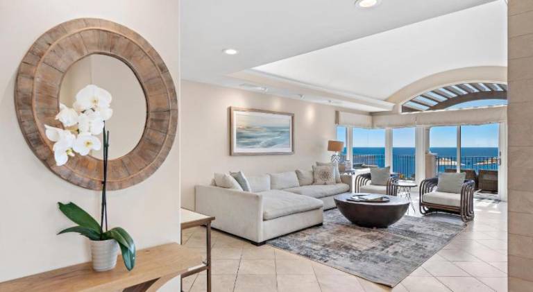 Villa with jacuzzi | Beach nearby | Dogs allowed in Laguna Beach, CA