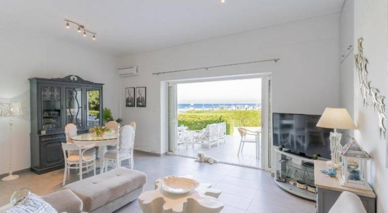 House with patio & yard | Close to the beach | Perfect for remote work | Pets are welcome — photo 2