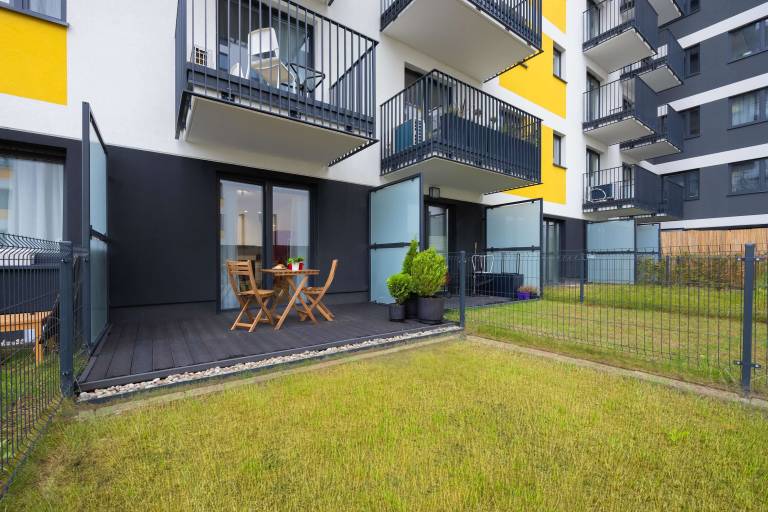 Kom AK Goplana Warszawa Modern Apartment Parking Terrace — photo 4