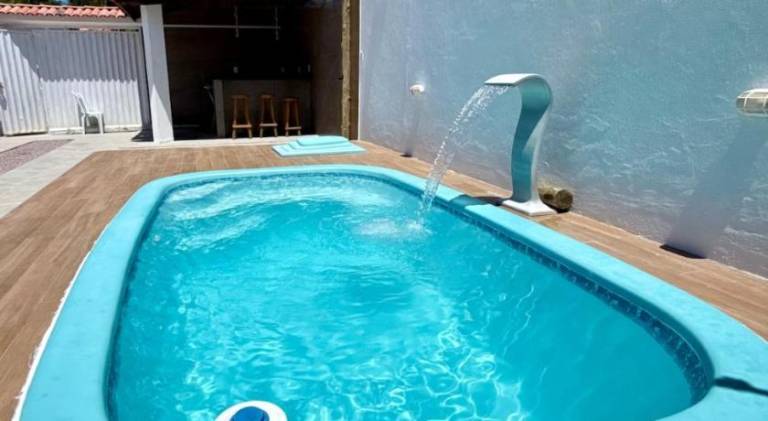 House with pool — photo 4