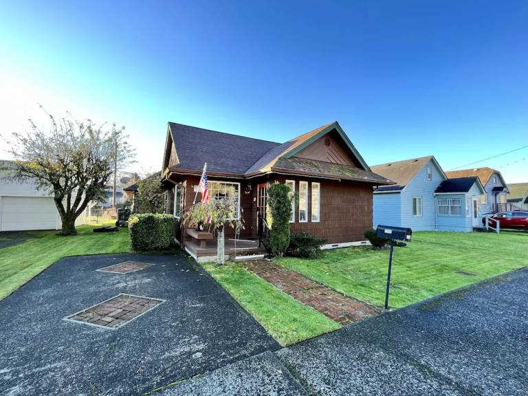 Bed and breakfast  Hoquiam