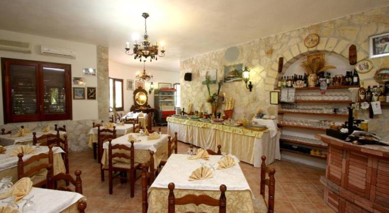 Charming farm with terrace, pool & barbeque | Pets are welcome — photo 3