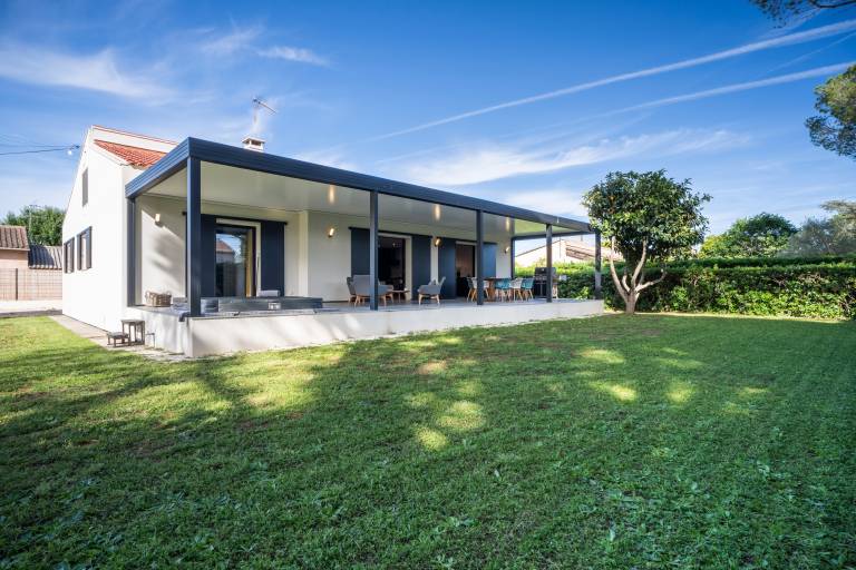 Family-oriented pleasant villa with sauna, pool & yard | Garden view | Pet-friendly — photo 5