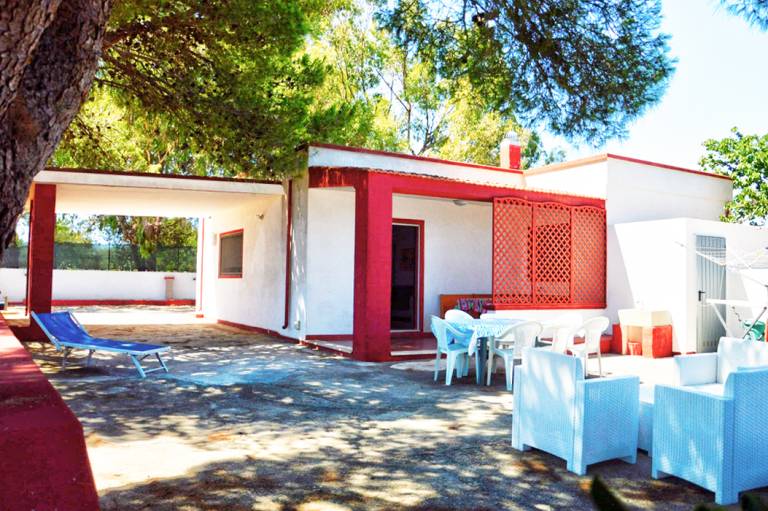 Nice vacation home with garden, BBQ & patio | Next to the beach | Pets are welcome in Ugento