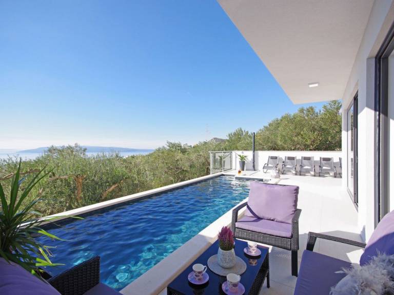 Children-friendly vacation home with terrace, private pool & barbeque | Mountain view | Dogs allowed — photo 5