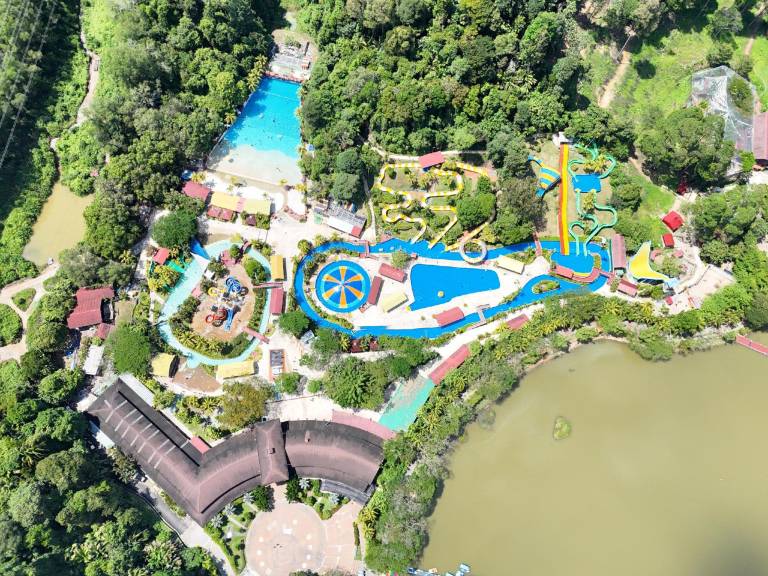 Bukit Merah Laketown Resort