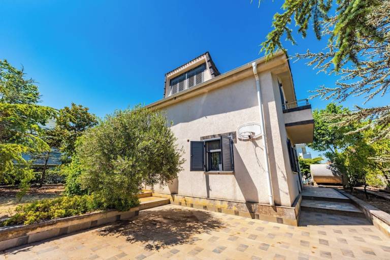 Villa Golem