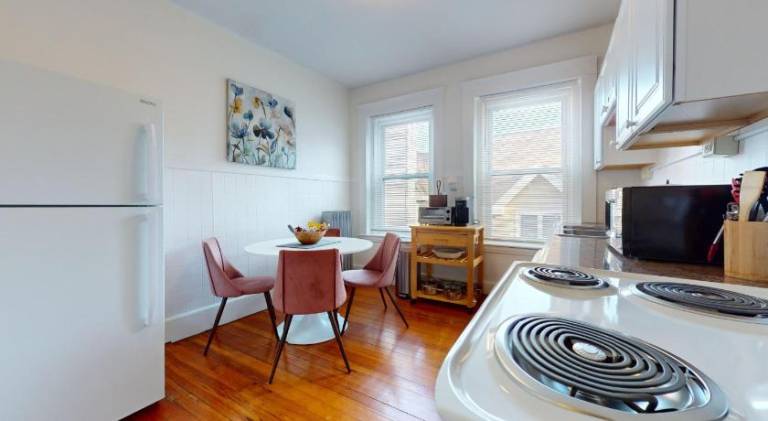 Rental apartment with patio & barbeque — photo 3