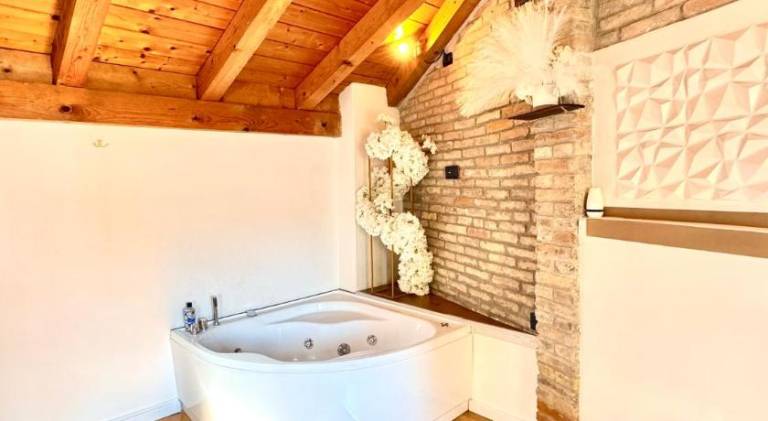 Vacation home with hot tub | Dogs allowed — photo 2