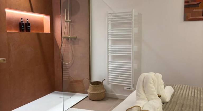 Apartment with jacuzzi — photo 5