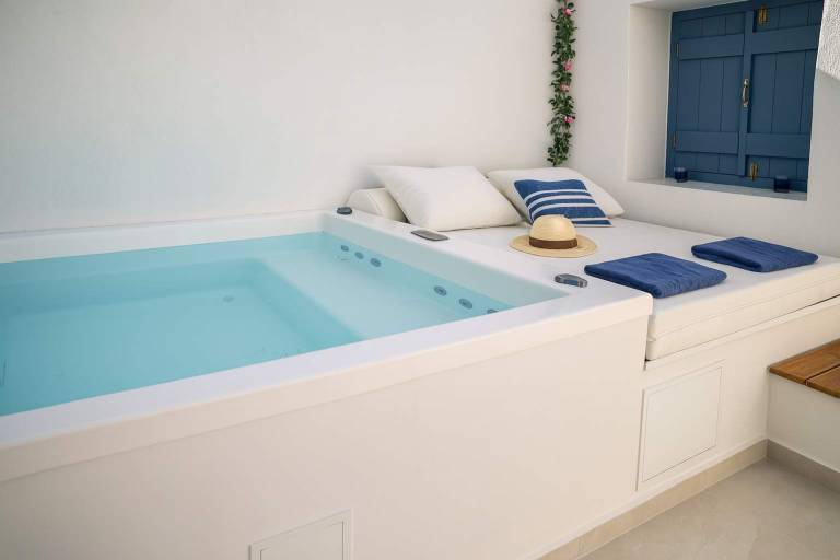 Sapphire Zafeirenias Gem House with Jacuzzi