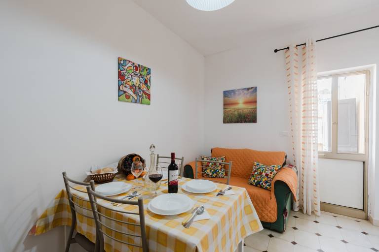 Apartment 'La Casa Di Anita Segesta - 1' with Private Terrace, Wi-Fi and Air Conditioning in Trapani