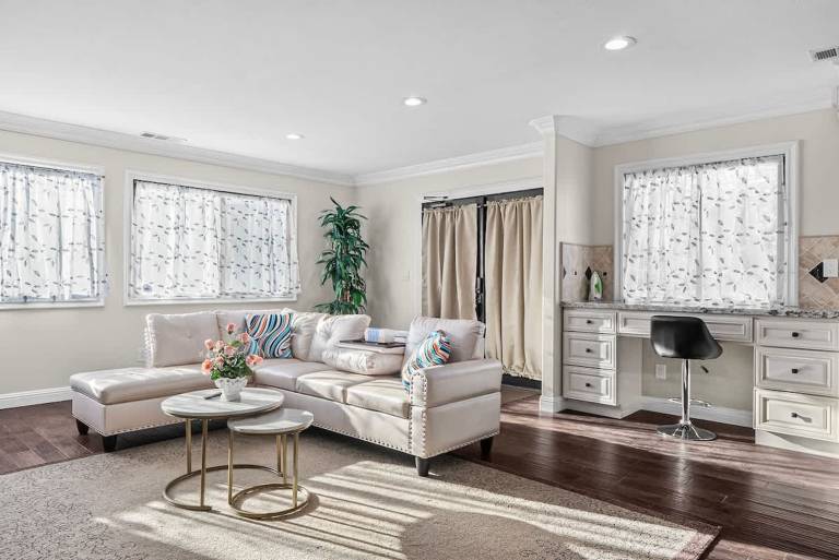 Stunning Roman Design 7Bed5Bath in Heart San Jose