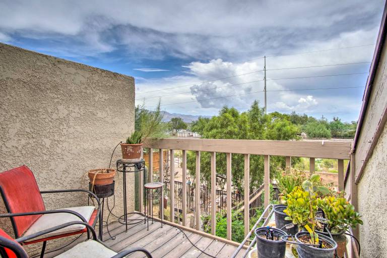 Pet Friendly Tucson Townhome w Pool Access