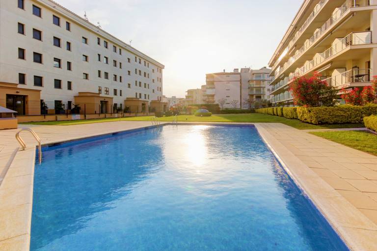 Apartment with garden, pool & terrace — photo 4