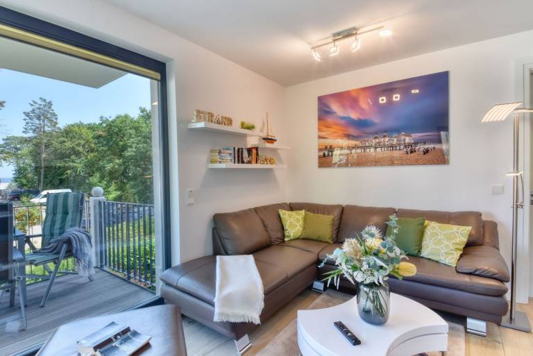 Lichtdurchflutete Ferienwohnung 'Lachmöwe' in Baabe: Meerblick, Komfort — photo 2