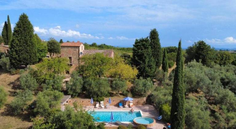 Apartment with terrace, pool & grill in Montepulciano