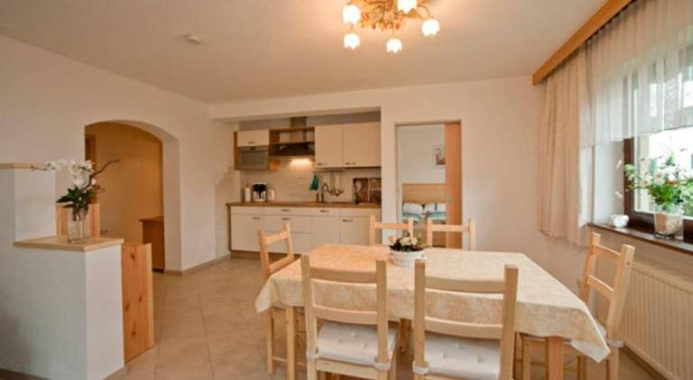 Rental apartment with yard — photo 2