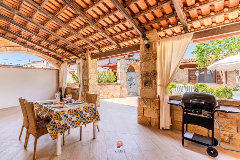 Villa with barbecue, pool & yard | Pool view — photo 4