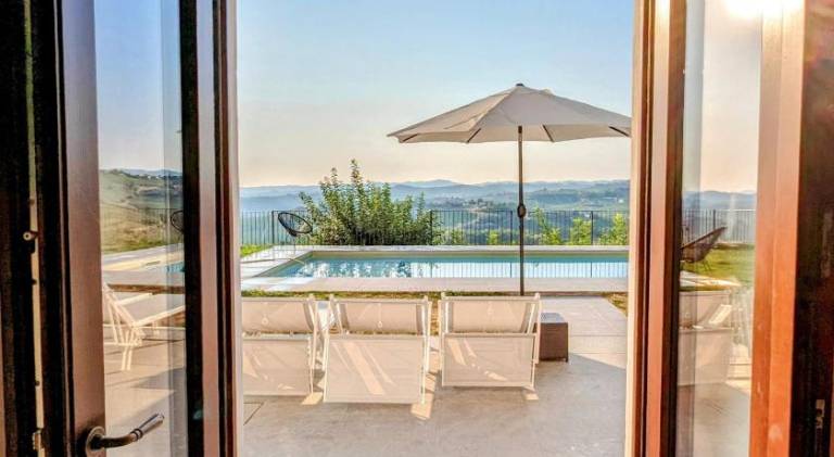 House with pool — photo 4