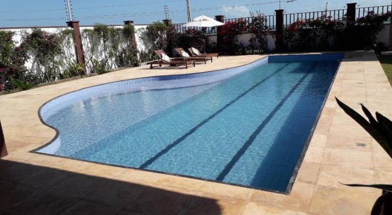 Ample vacation home with patio, pool & garden | Pet-friendly — photo 3