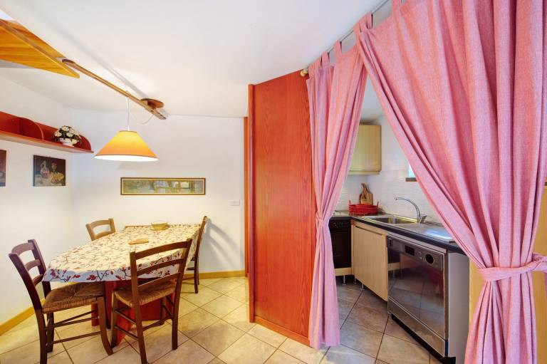 Rental apartment with fast internet & yard | Garden view — photo 4