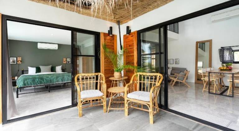 Villa with pool — photo 4