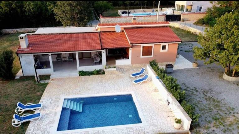 House  Brnaze