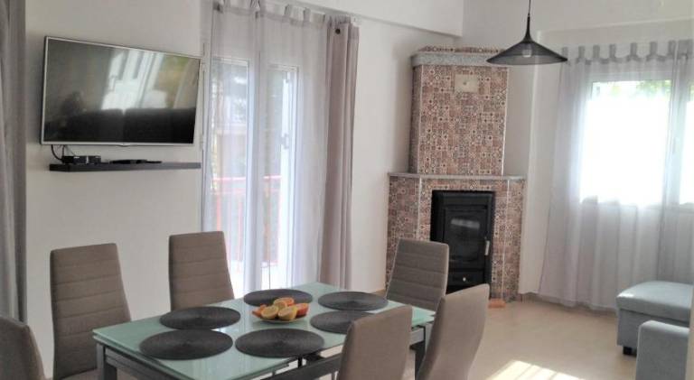 Vacation home with grill, yard & private pool — photo 3