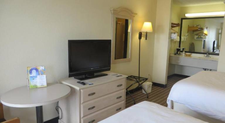 Days Inn by Wyndham Plainfield — photo 2