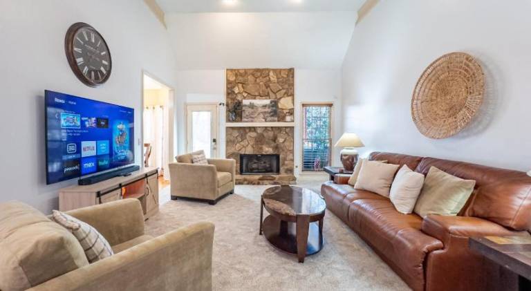 House | Pets are welcome in Cartersville, GA
